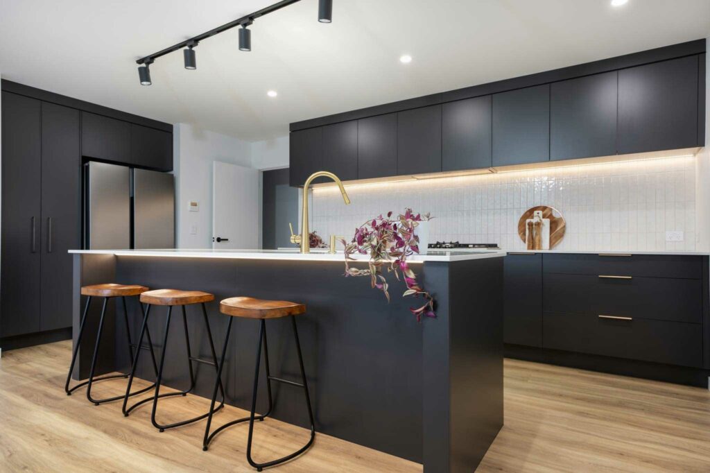 Hostess Hamilton 2022 Black Beauty 3